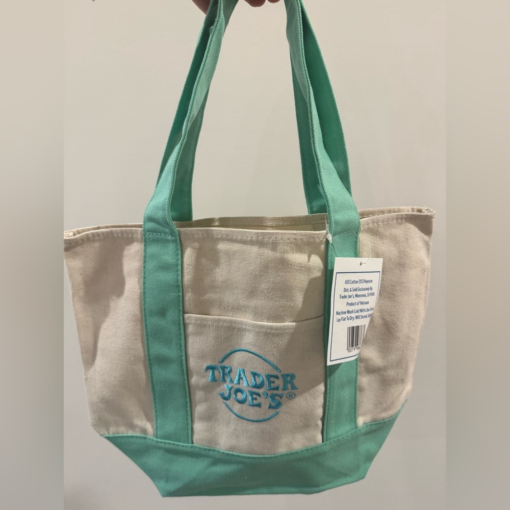 New Trader Joe’s Limited Edition Viral Pastel Mini Canvas Tote Bag Green - Picture 1 of 2
